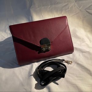 Convertible clutch/crossbody bag EUC 🥀